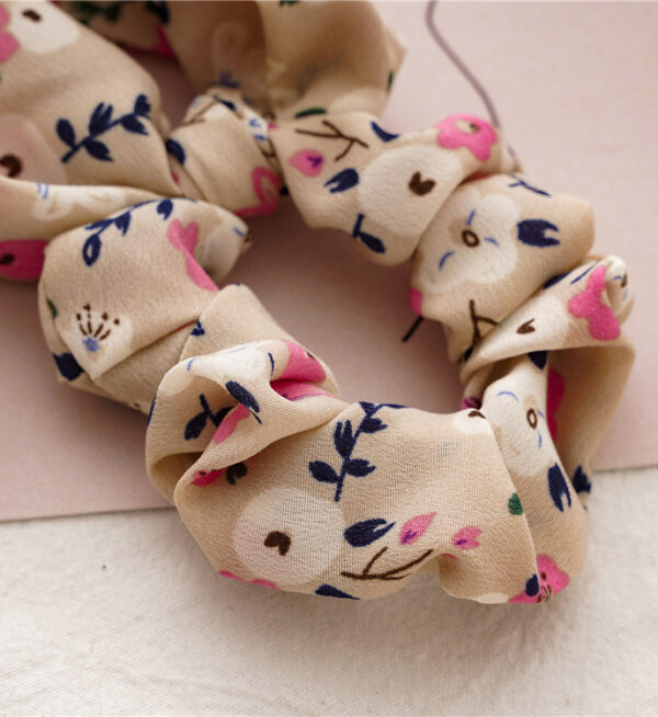 Scrunchie Bloomy Tie Beige