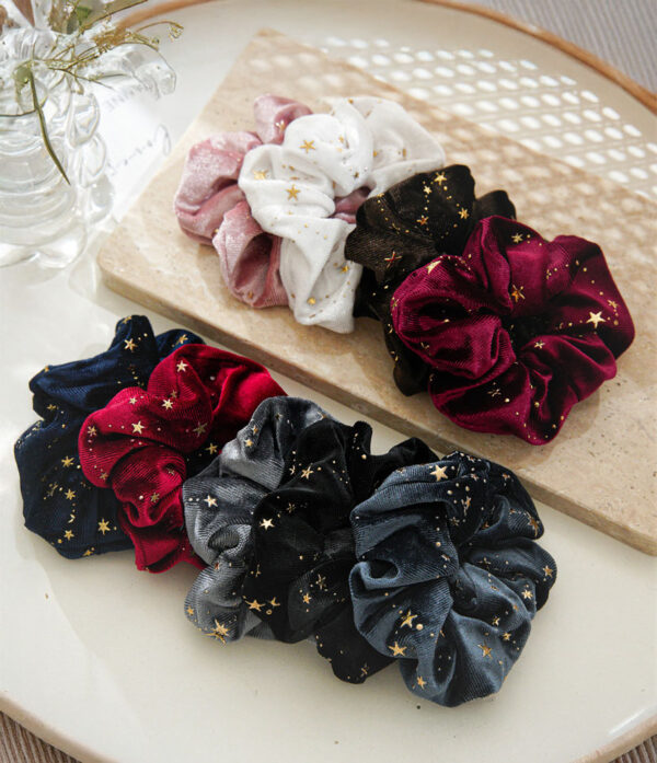 Scrunchie en Terciopelo Estrellas Vinotinto