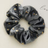Scrunchie en Terciopelo Estrellas Gris