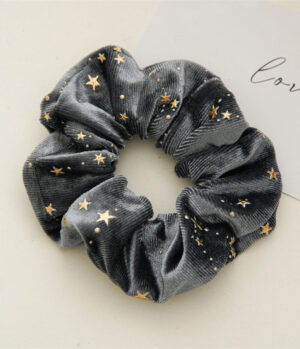 Scrunchie en Terciopelo Estrellas Gris