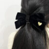 lazo-para-el-cabello-en-terciopelo-negro-con-corazon-dorado Combo Corazón a Corazón Negro