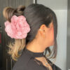 Hair-clip-floral-de-tela-con-agarre-amplio-con-peinado Hair Clip Constanza Rosa