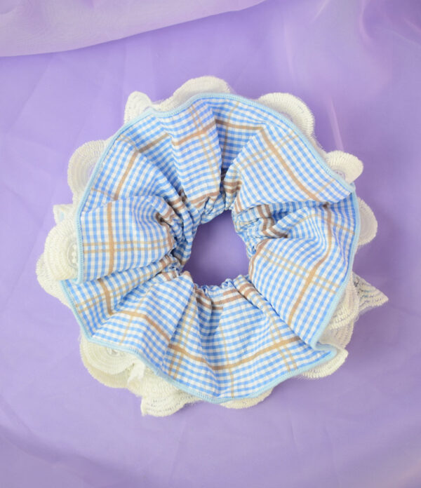 scrunchie Scrunchie XL Cuadros Azul Pastel con Encaje