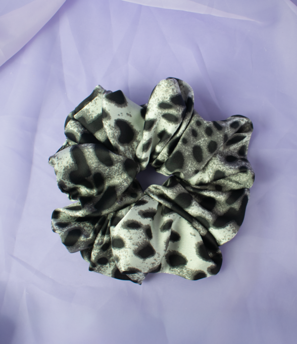 Bambas-para-el-cabello-con-estampado Scrunchie XL Animal Print Gris
